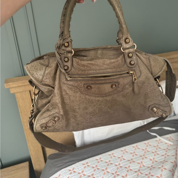 Balenciaga Taupe Leather Shoulder Bag - Picture 3 of 8